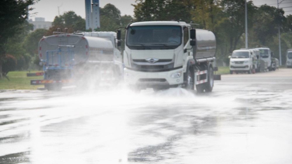 直銷灑水車的廠家灑水車多少錢一輛？